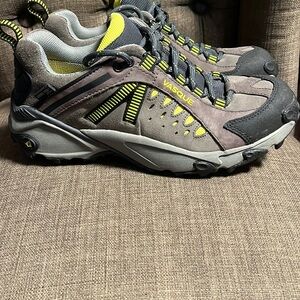 Vasque hiking shoes women's 9.5